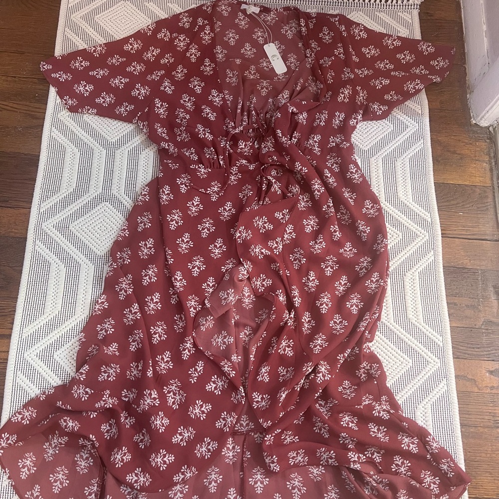 Burgundy and White Patterned Short Sleeve Kimono with Tie